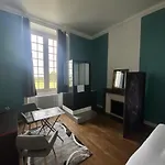 מלון Particulier Chateau Des Marais Proximite Et Vue Sur Le De Grand Lieu 3*