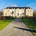 מלון Particulier Chateau Des Marais Proximite Et Vue Sur Le De Grand Lieu 3*