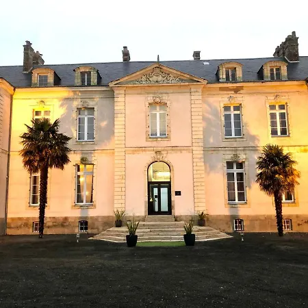 فندق Particulier Chateau Des Marais Proximite Et Vue Sur Le De Grand Lieu Saint-Philbert-de-Grand-Lieu